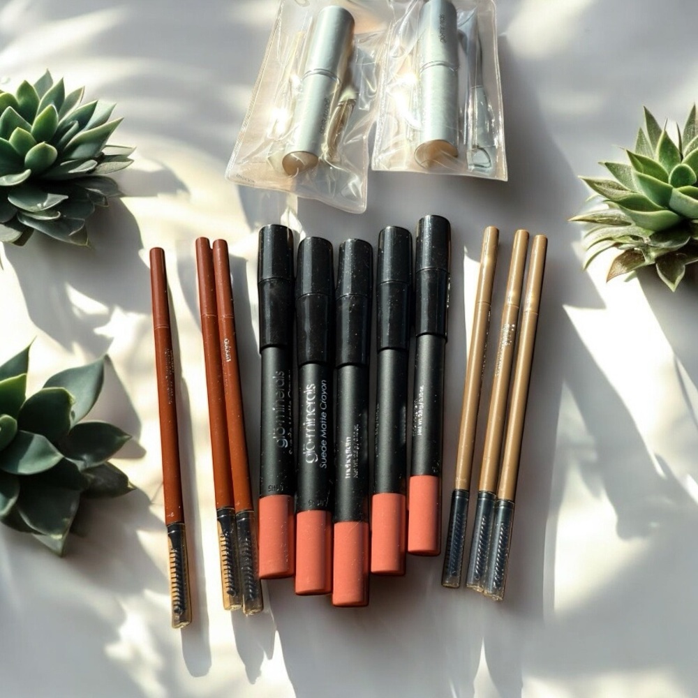 GLO MINERALS MAKEUP LOT LIP CRAYONS, BROW PENCILS & RETRACTABLE BRUSHES (LOT#34)